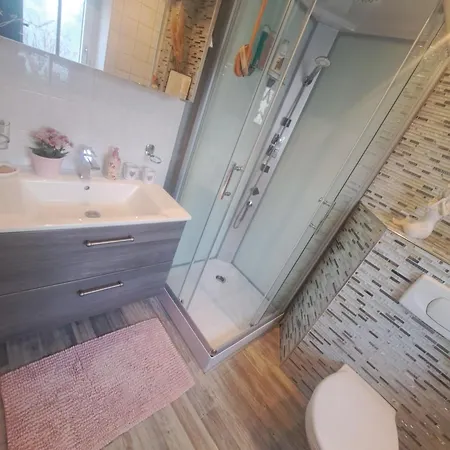 Laendlich & Gemuetlich In Mit 2 Schlafzimmern 아파트 *